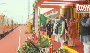 கோவை - பெங்களூர் இடையே வந்தே பாரத் விரைவு ரயில் சேவைகளை பிரதமர் மோடி கொடி அசைத்து தொடங்கி வைத்தார்.