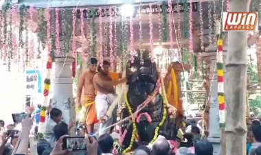 தேனி அல்லிநகரம் அருகே சுமார் 600 ஆண்டுகளுக்கு மேல் பழமை வாய்ந்த அருள்மிகு ஸ்ரீ சுயம்பு வீரப்ப அய்யனார் திருக்கோயிலில் புதிதாக அமைக்கப்பட்ட ஐந்து அடி உயர நந்தி சிலை பிரதிஷ்டை செய்து கும்பாபிஷேக நிகழ்ச்சி இன்று சிறப்பாக நடைபெற்றது.