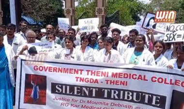 தேனி அரசு மருத்துவக்கல்லூரி மருத்துவமனையில் கருப்பு பட்டை அணிந்து நூற்றுக்கும் மேற்பட்ட மருத்துவர்கள் மற்றும் பயிற்சி மருத்துவர்கள் மௌன அஞ்சலி ஊர்வலம் சென்றனர்.